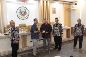 Read more about the article DATANGKAN 4 PROFESOR UUM, FKOM UNIKU SUKSES GELAR WEBINAR INTERNASIONAL