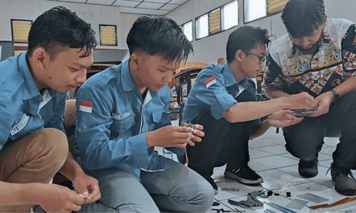 FKOM Gelar ToT Robotic Bersama PT. Racer Robotic Indonesia